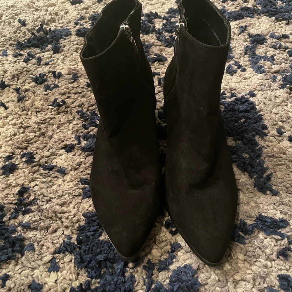 Black booties S9.5